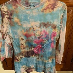 Mineral vintage Multicolor Floral 3/4 Sleeve Women's Top. Size M. 17” ptp.